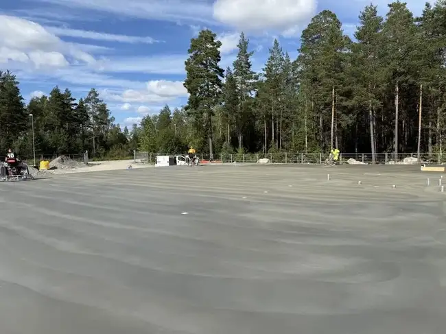 Concrete pouring and polishing in the forest
